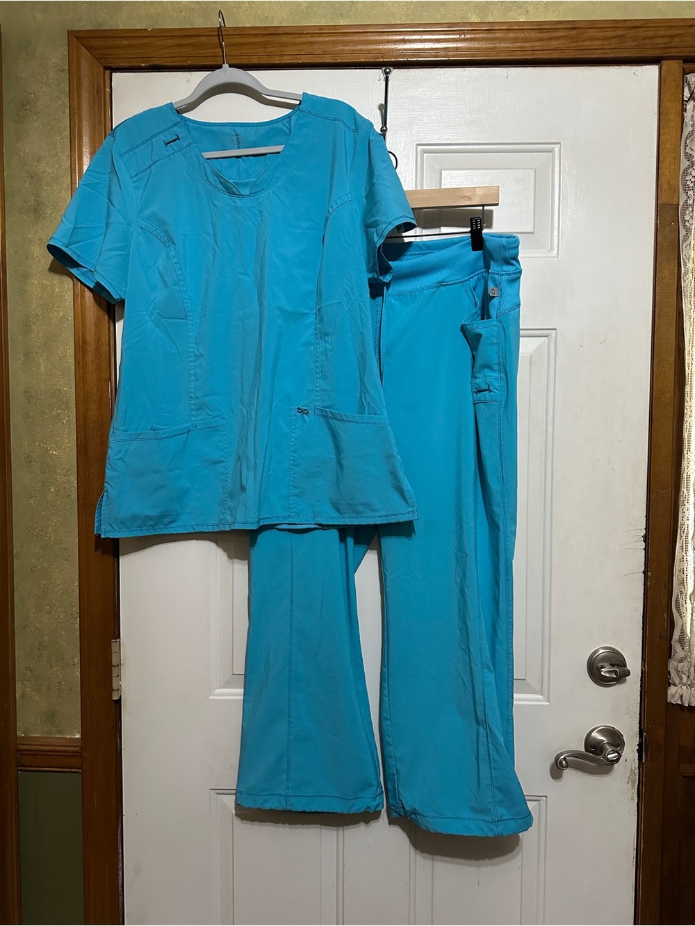 Cherokee Infinity Women’s Turquoise Solid Scrub Set Lg Top & XL Pet Pants